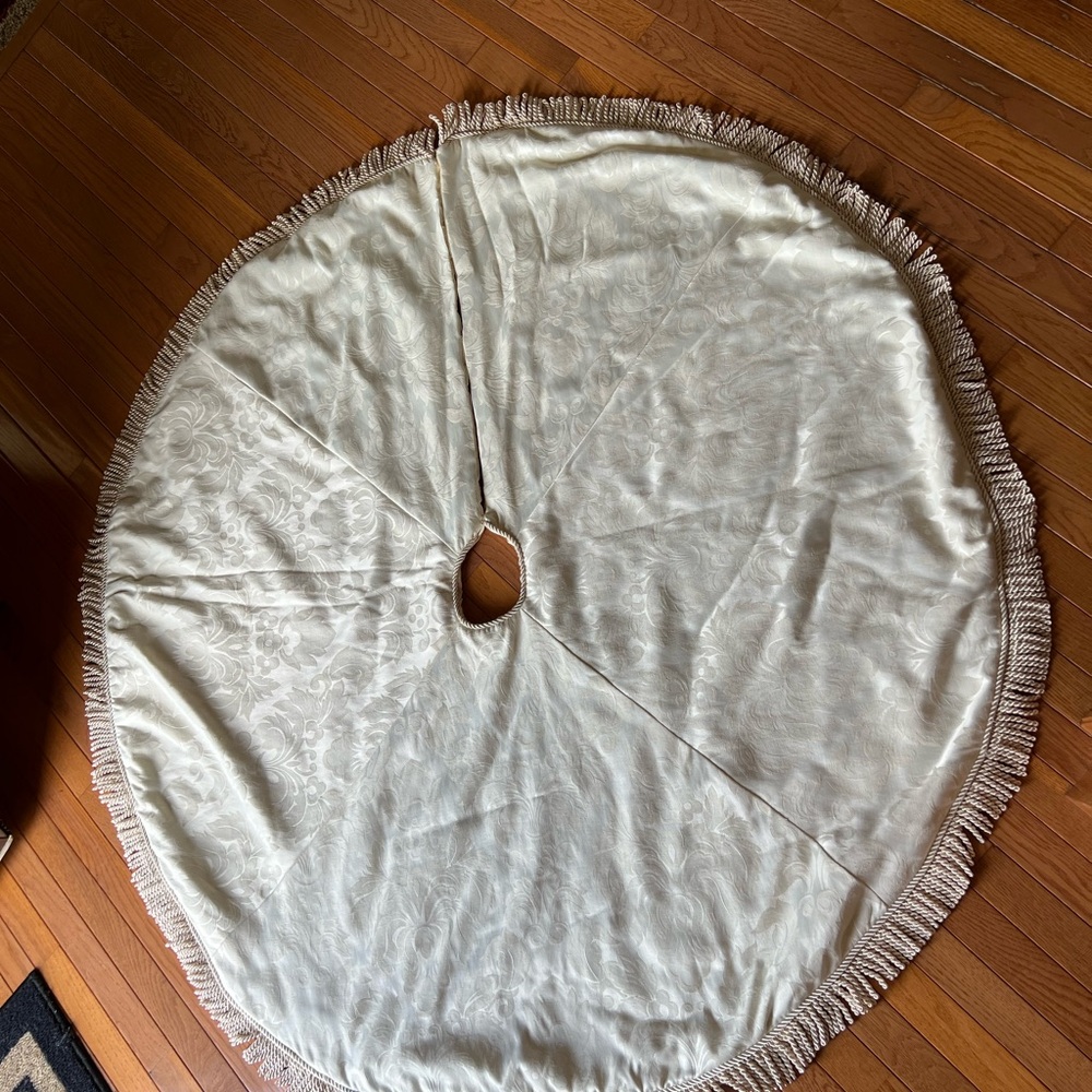 Elegant Brocade Cream Christmas Tree Skirt with Fringe